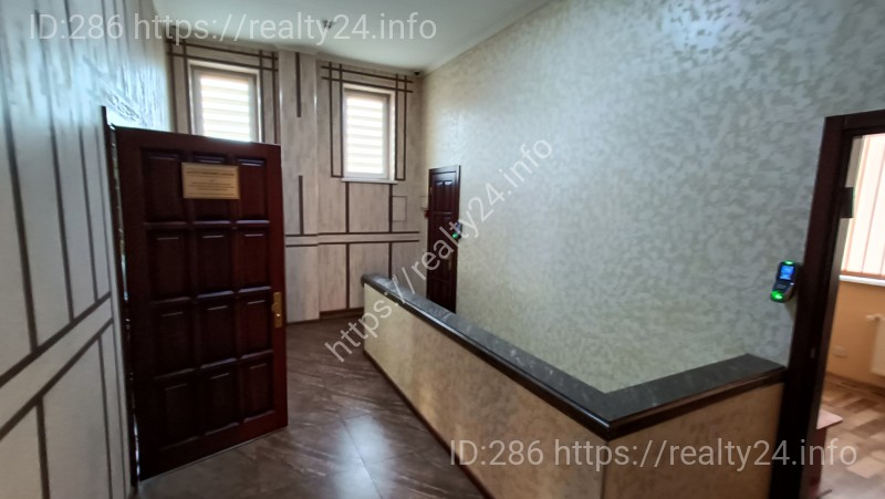 Rent an office with a terrace without commission in Nivki ID: 3433