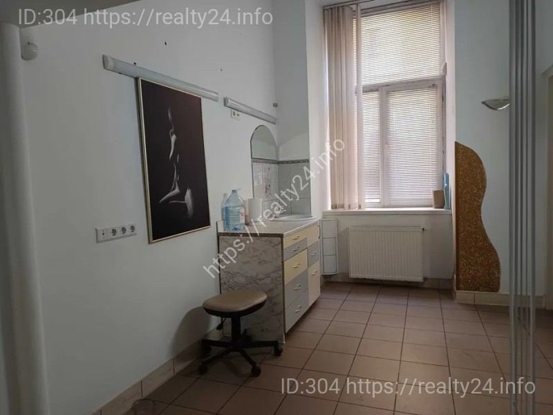 Rent premises on Svoboda Ave., Lviv for a doctors, cosmetologists, masseurs salon ID: 3615