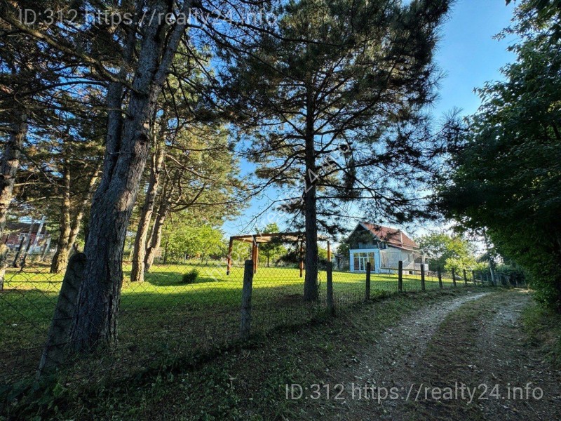 Country house surrounded by nature ID: 3778