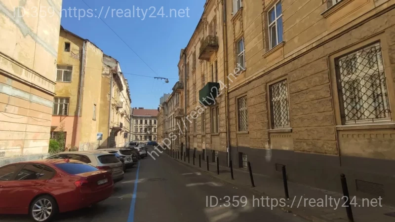 Austrian 4-room apartment in the center of Lviv &mdash; Shchepkina St., 96 m&sup2;, architectural monument ID: 6779